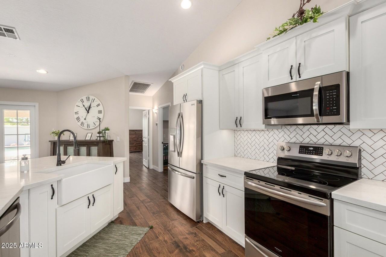 2041 E Marquette Dr - Photo 7 of 50