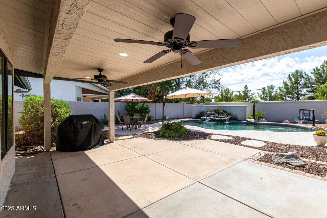 2041 E Marquette Dr - Photo 7 of 50