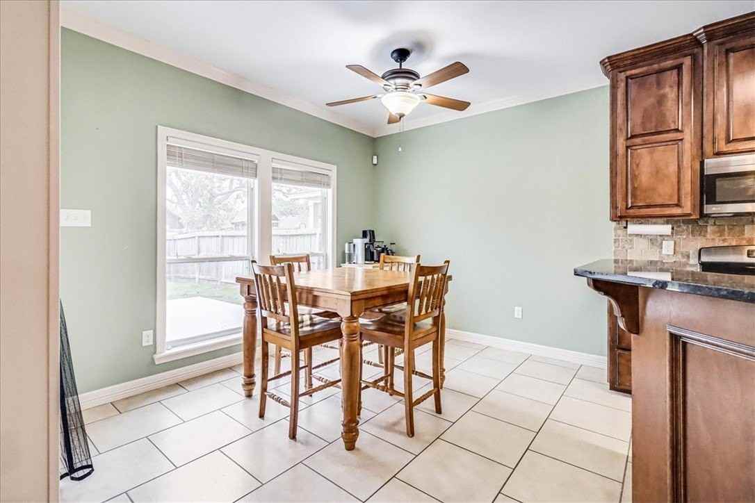 2518 Date Palm Dr - Photo 7 of 40