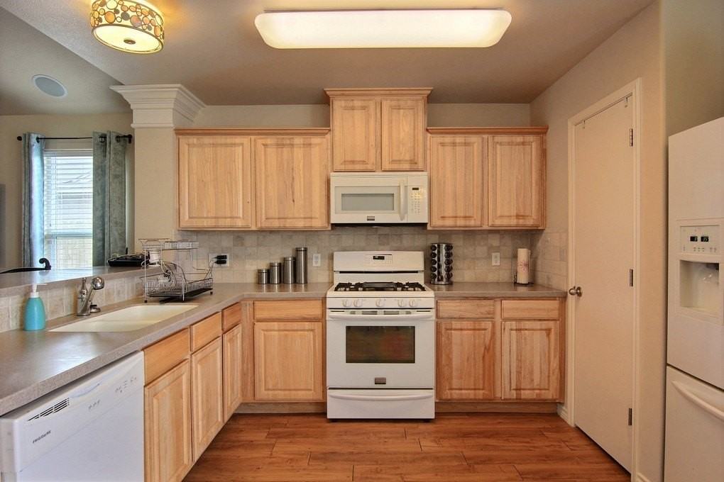 3934 Los Arroyos Dr - Photo 7 of 13