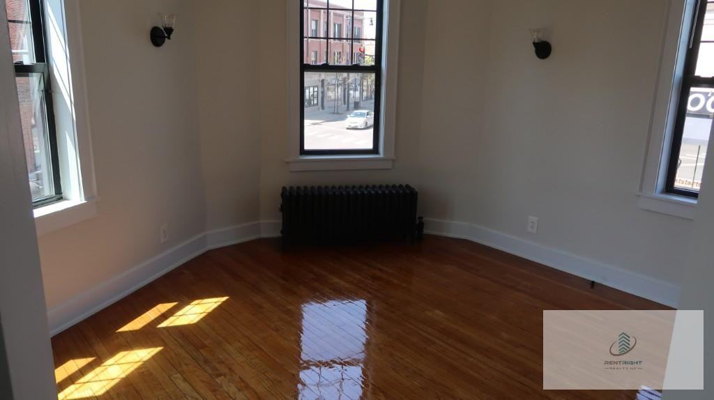 5037 W Montrose Ave #203 - Photo 5 of 18