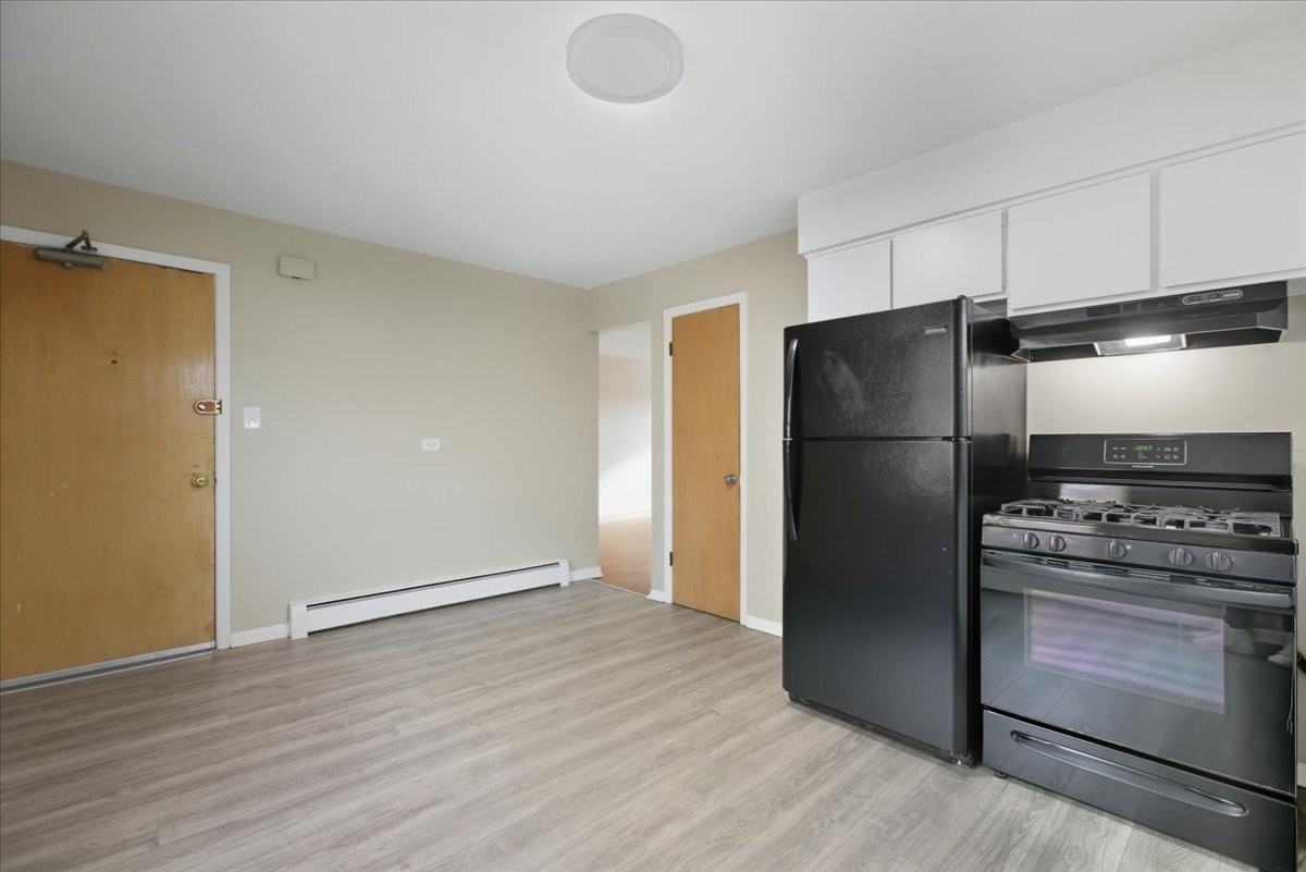 337 Custer Ave #2W - Photo 2 of 12