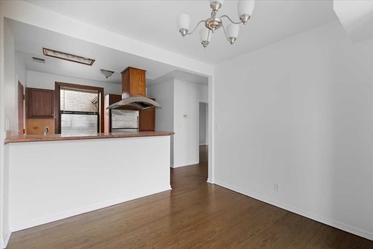 3558 W Cortland St #2 - Photo 3 of 11