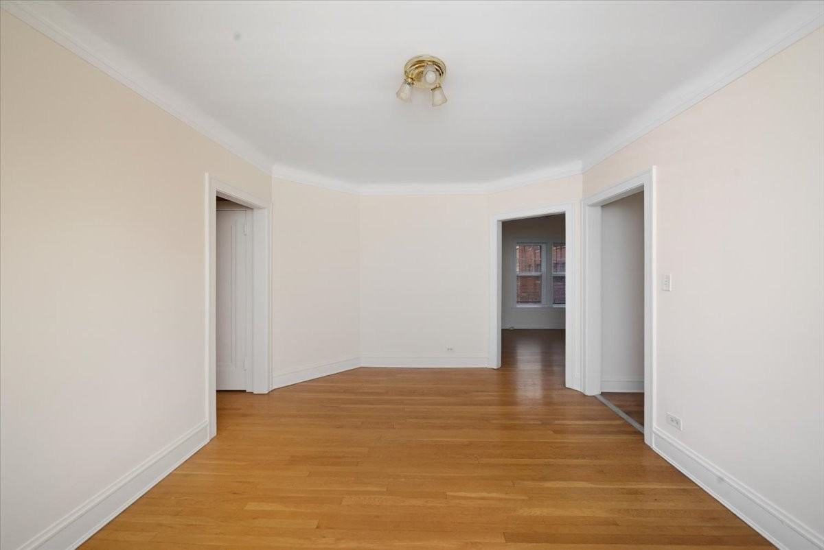 Hinman Ave #2S - Photo 4 of 12