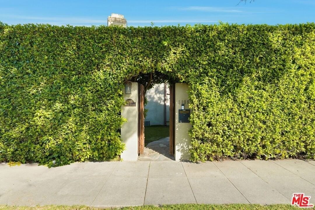 5995 Saturn St - Photo 3 of 38