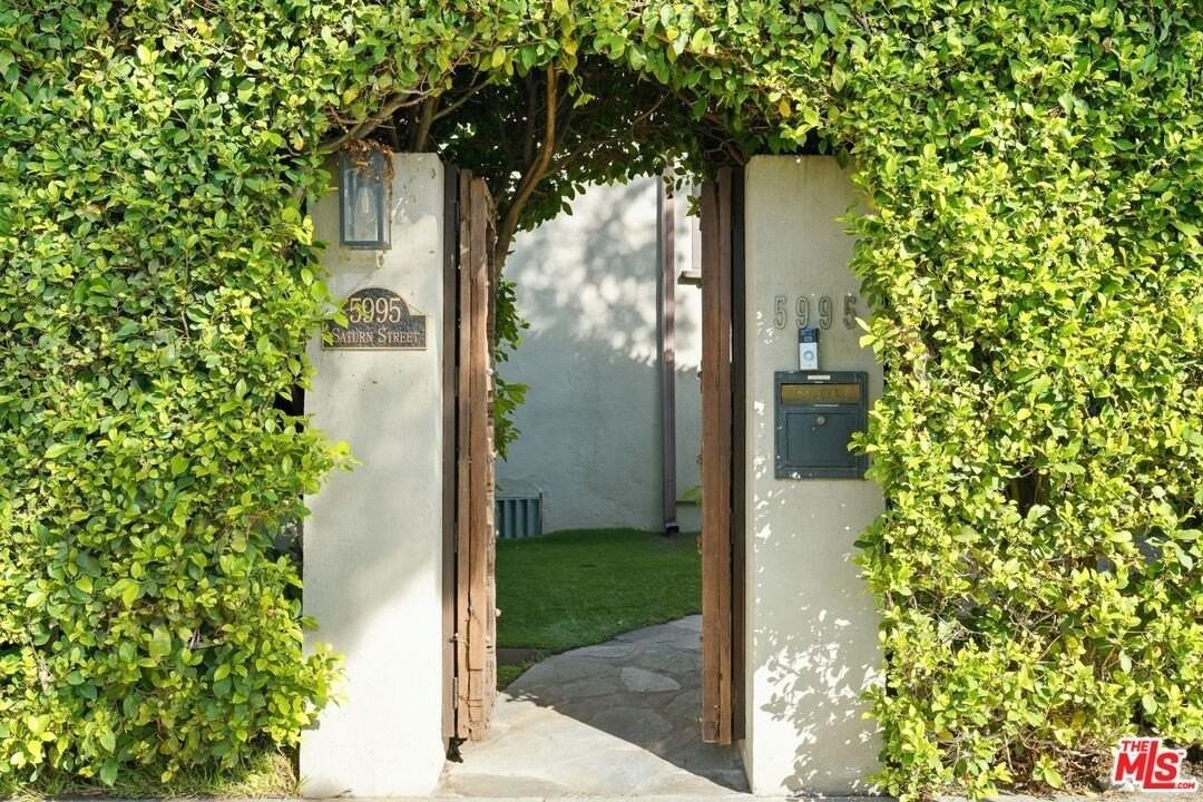 5995 Saturn St - Photo 4 of 38