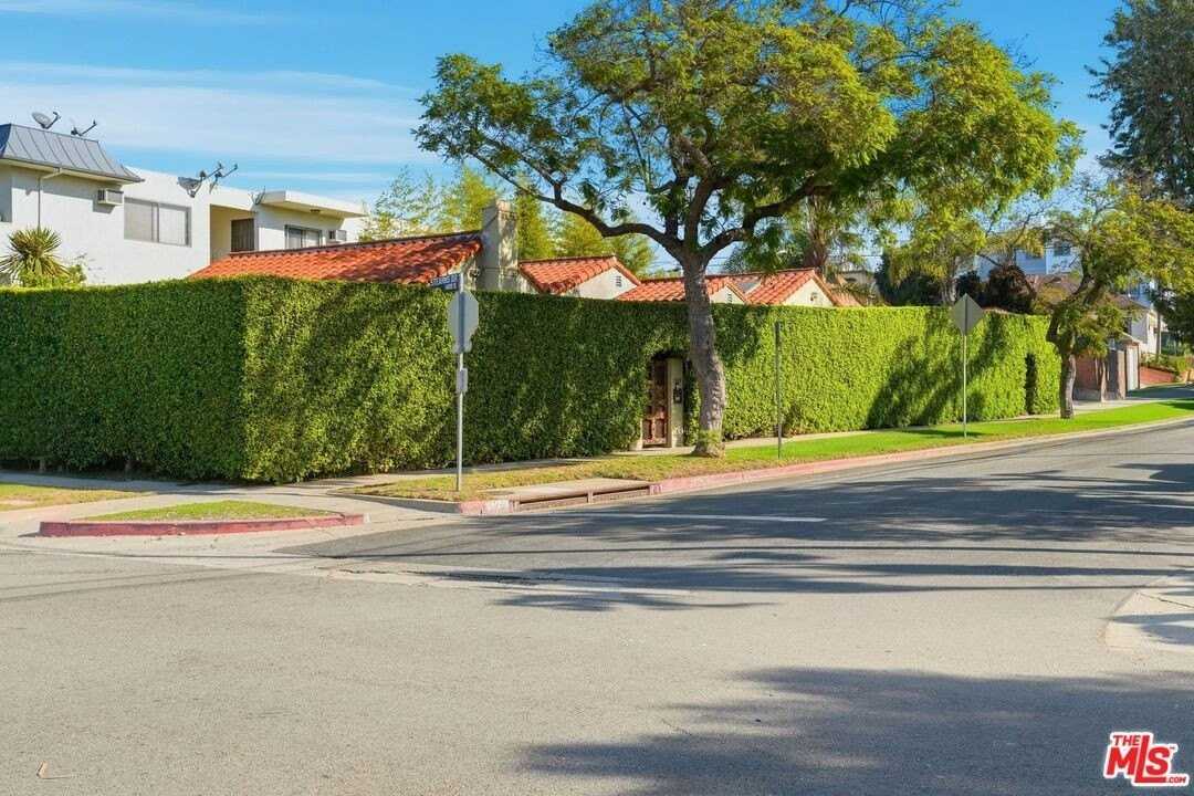 5995 Saturn St - Photo 6 of 38