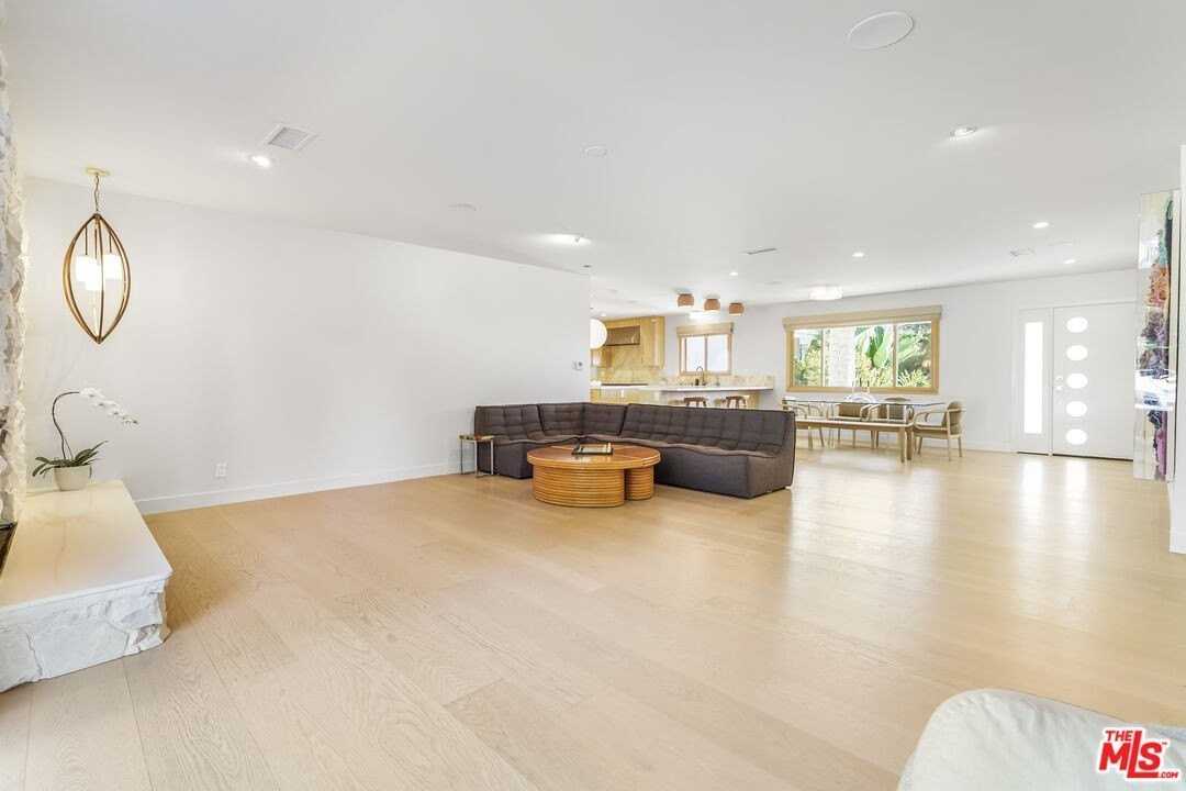 375 Surfview Dr - Photo 4 of 45