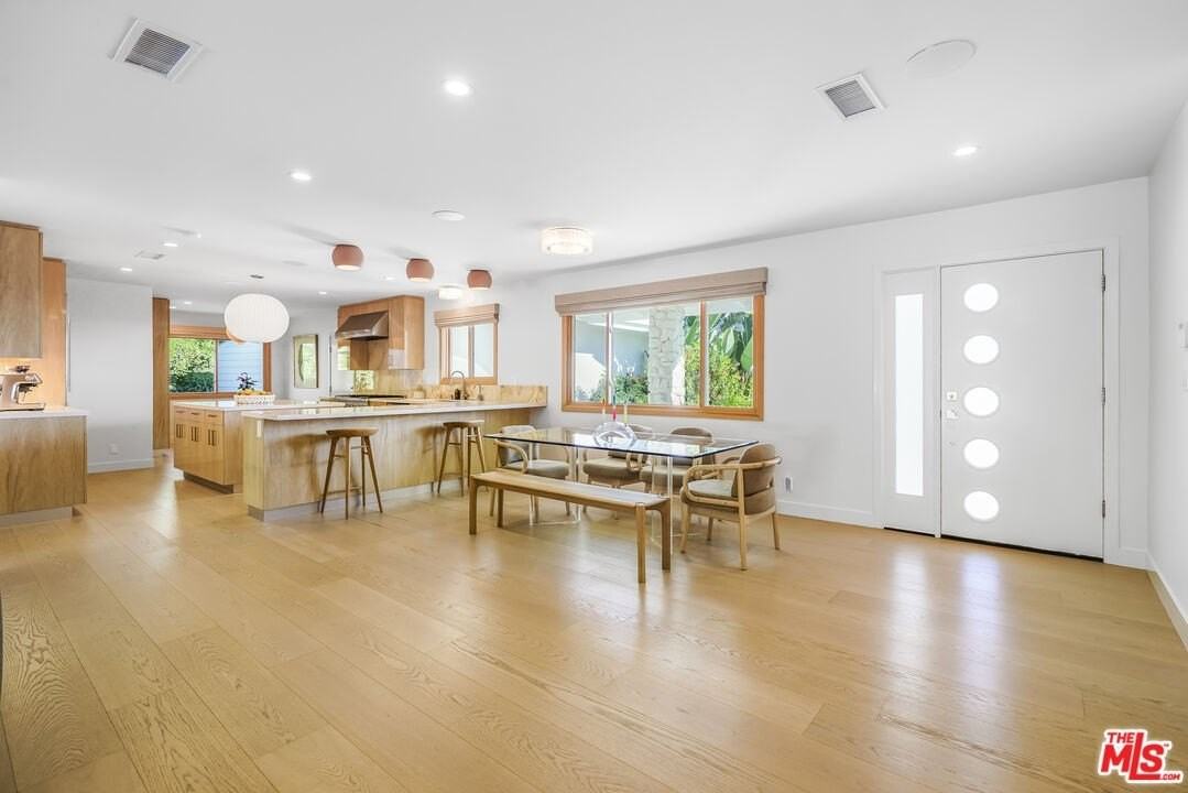 375 Surfview Dr - Photo 5 of 45