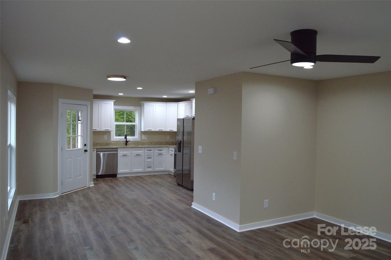 620 W Bell St - Photo 3 of 29