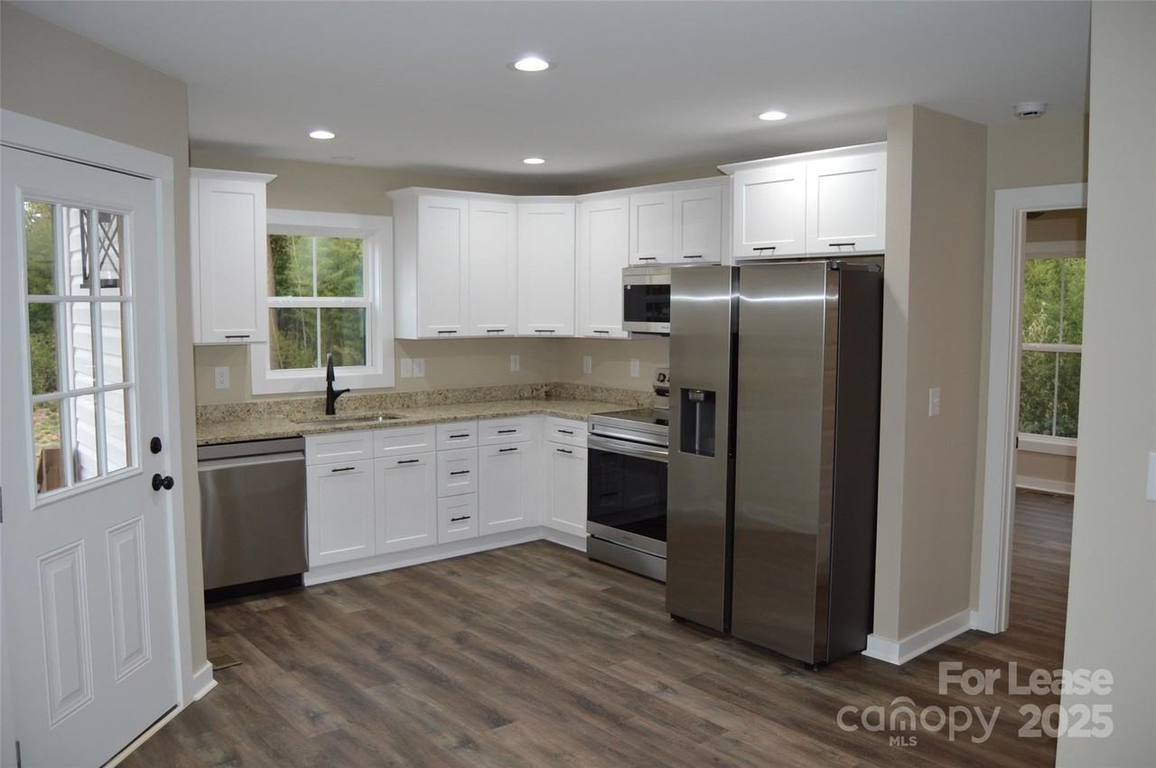 620 W Bell St - Photo 6 of 29