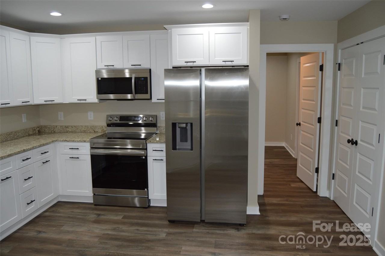 620 W Bell St - Photo 7 of 29