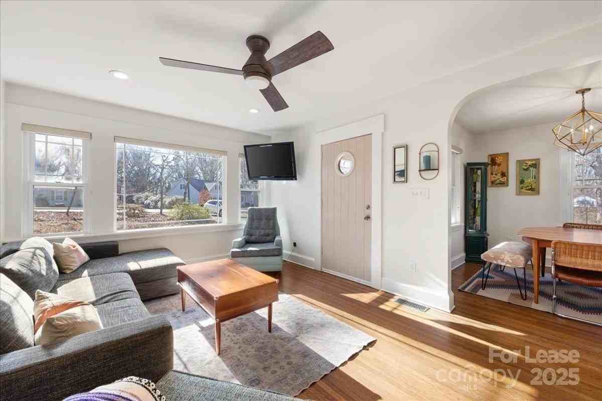 5712 Oak Dr - Photo 7 of 41