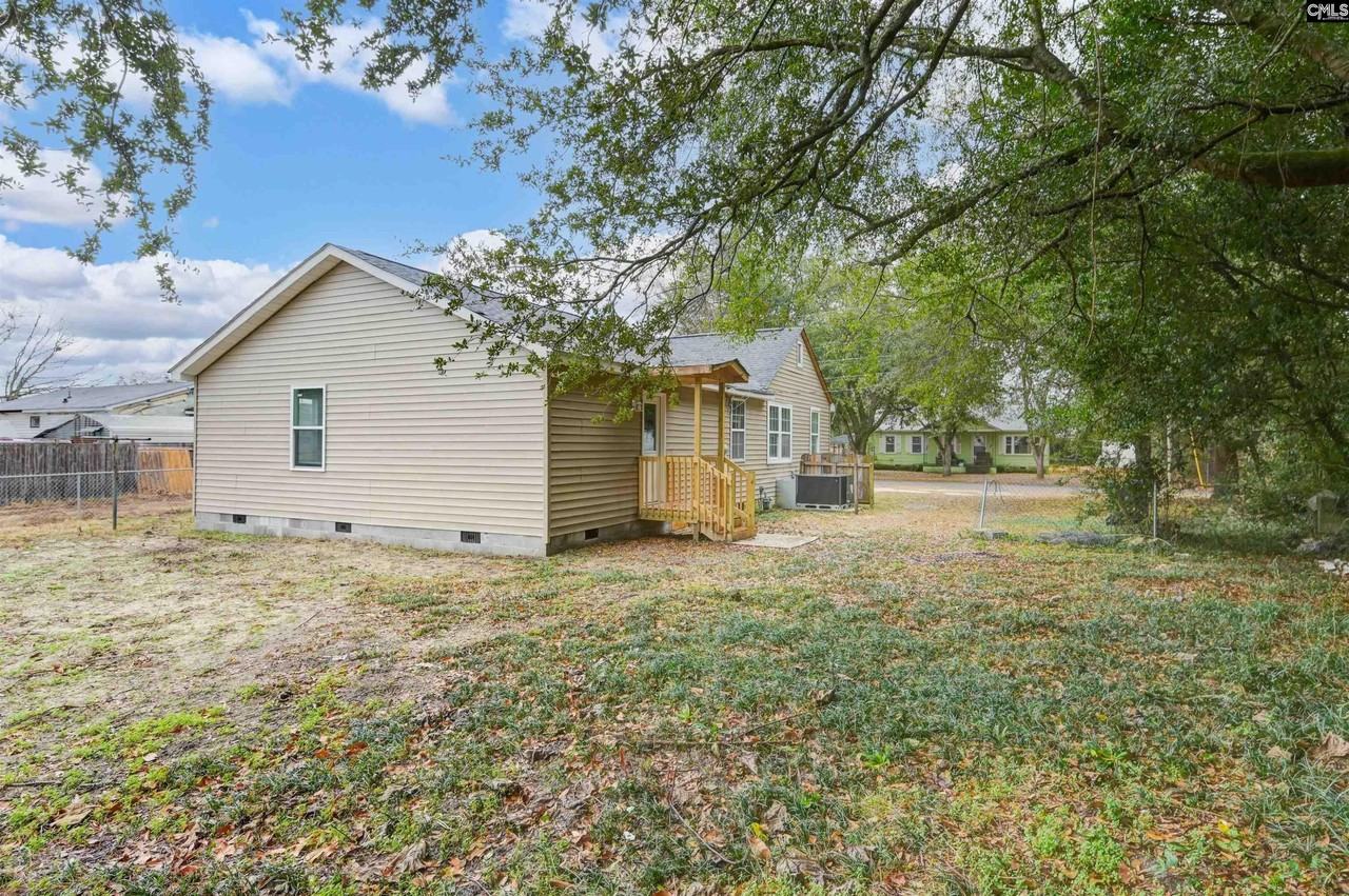 706 Westside Dr - Photo 2 of 36