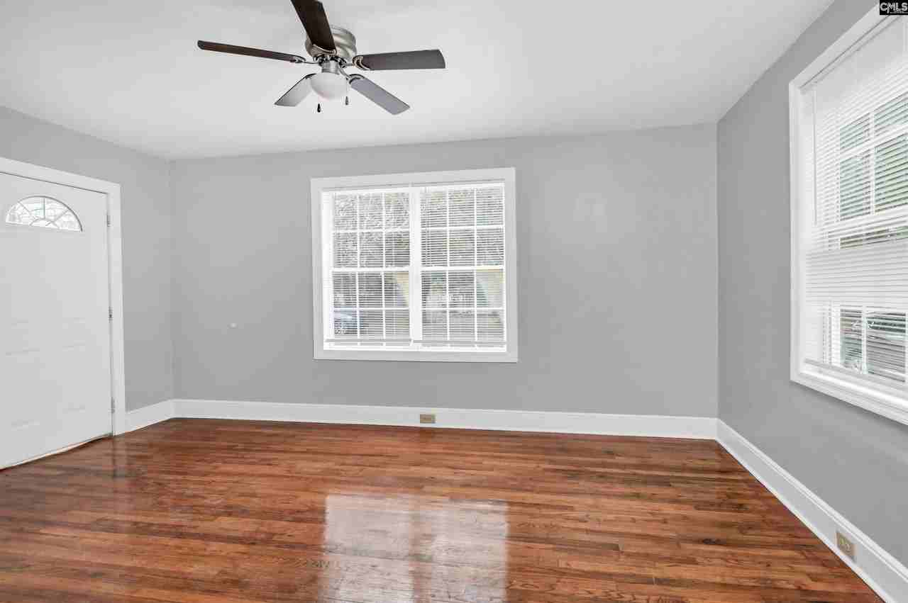 706 Westside Dr - Photo 4 of 36