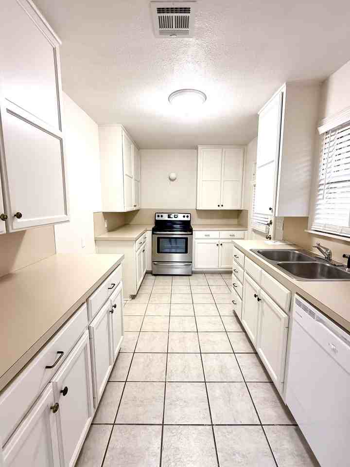 2903 N Commerce St #1 - Photo 4 of 26