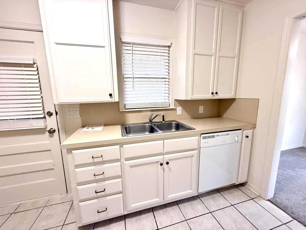 2903 N Commerce St #1 - Photo 5 of 26