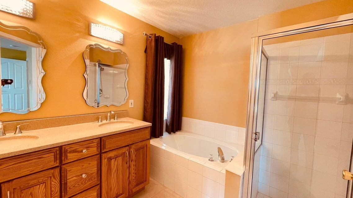 1829 Sw Hickock Ter - Photo 6 of 8