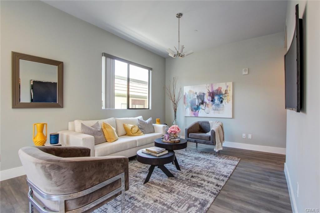 330 N Glendale Ave #301 - Photo 3 of 8