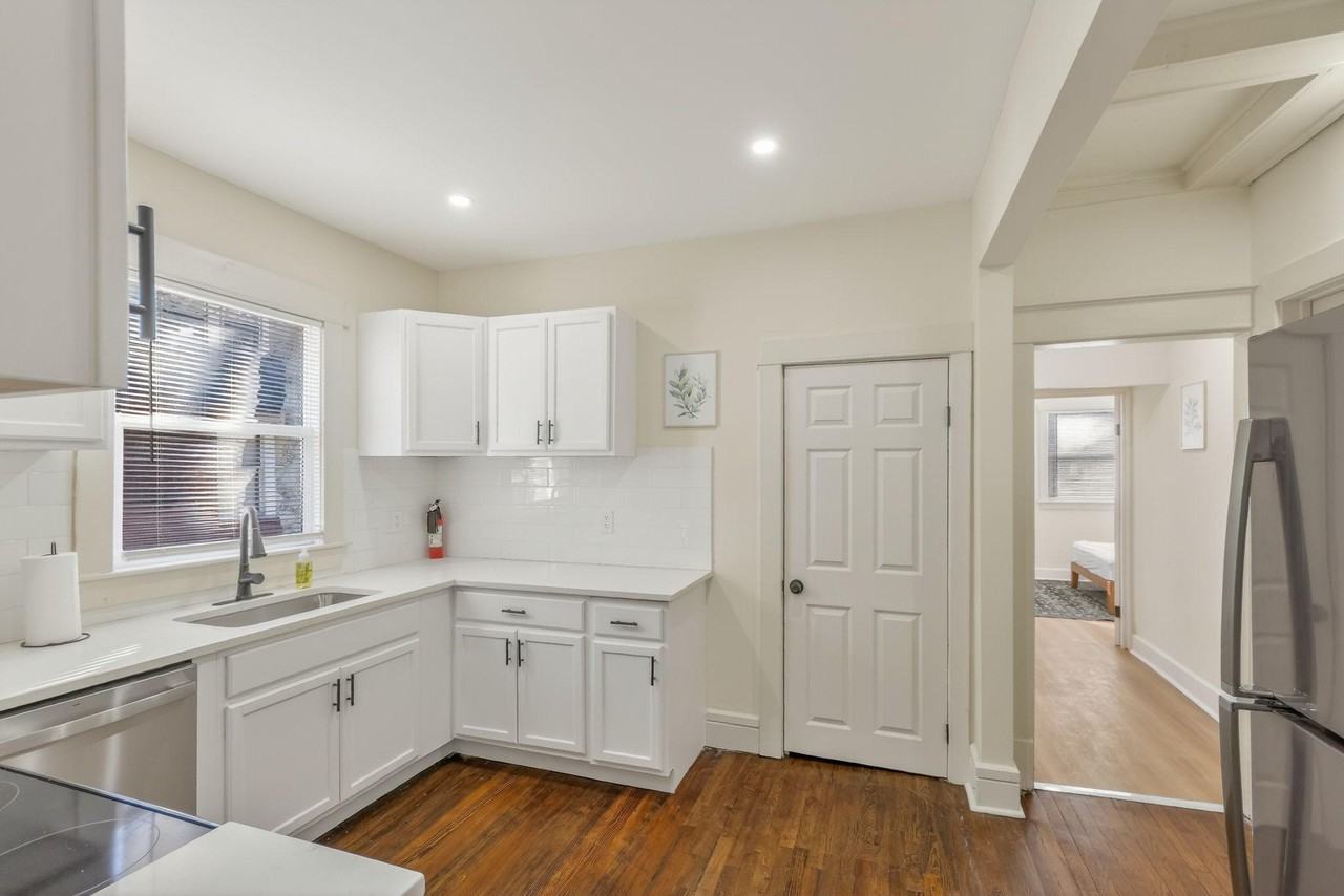 E 28th St - Photo 3 of 23