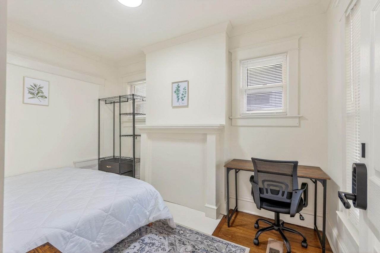 E 28th St - Photo 5 of 23