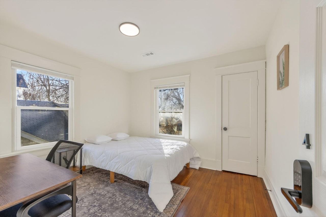 E 28th St - Photo 7 of 11