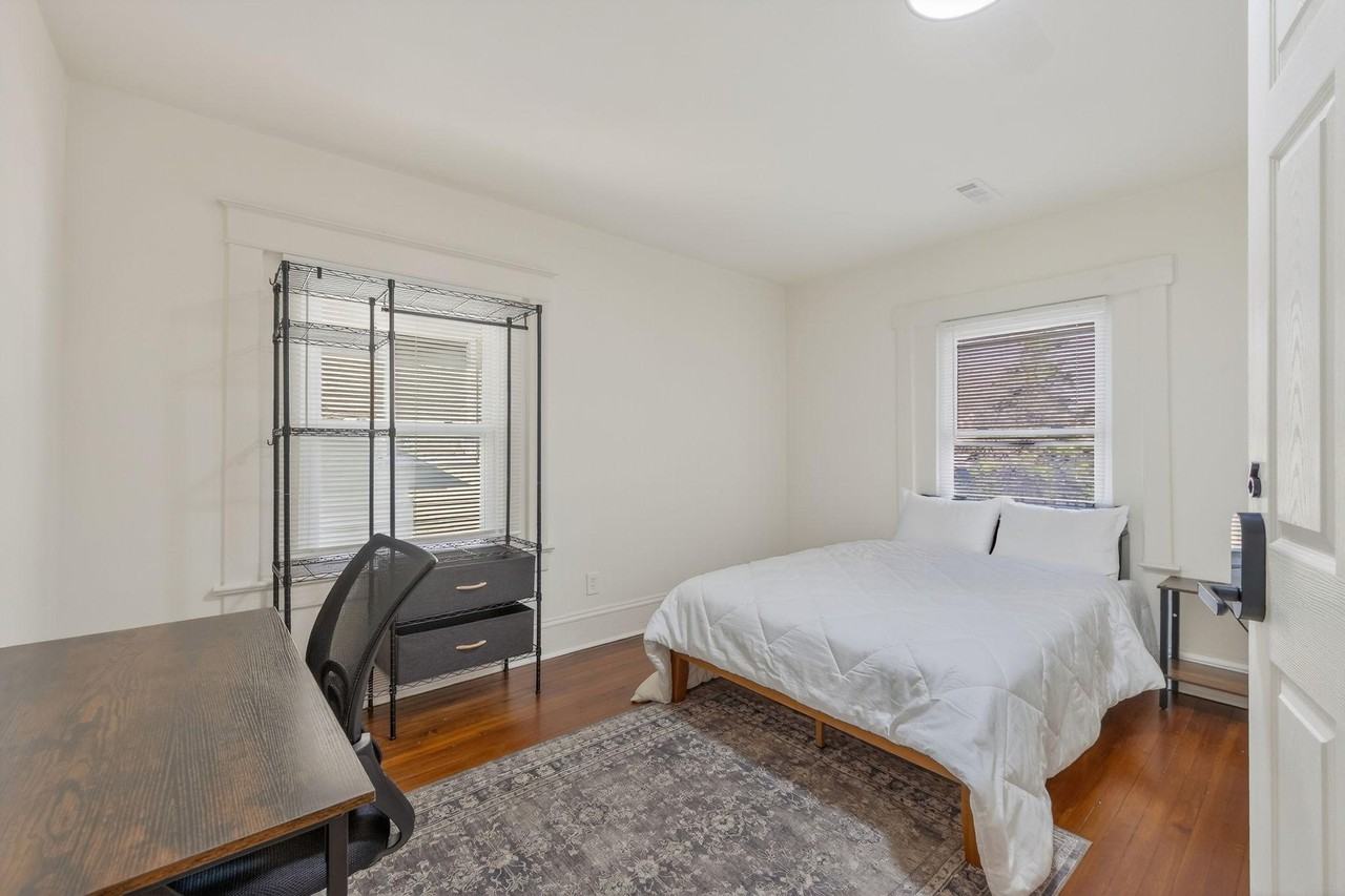 E 28th St - Photo 7 of 23