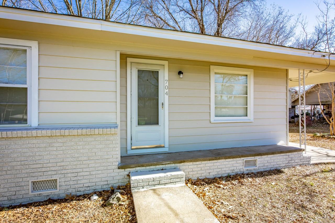 704 N Cypress St #1 - Photo 2 of 19