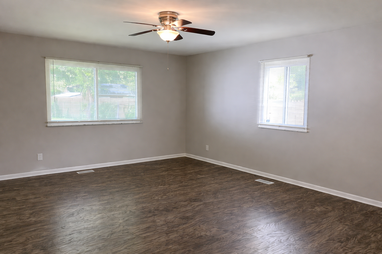 2656 W 60th St #1 - Photo 4 of 18