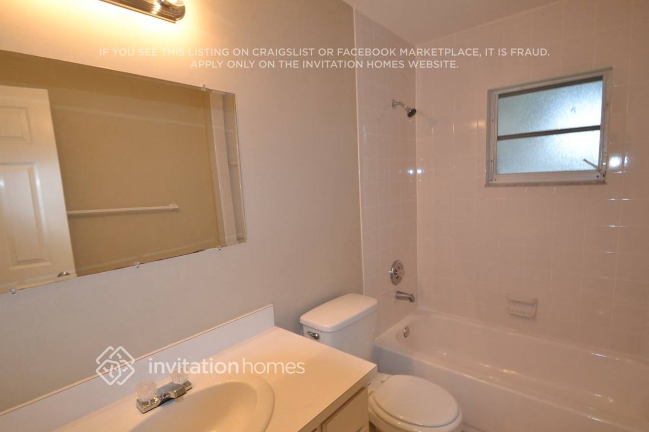 521 Sw 23rd Ter - Photo 7 of 11