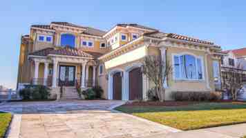 featured image of 530 W Shore Dr