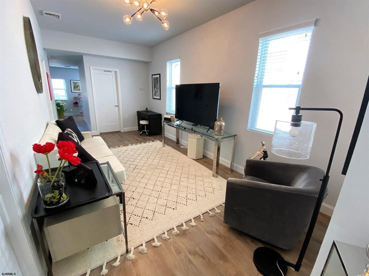 9313 Ventnor Ave - Photo 7 of 16