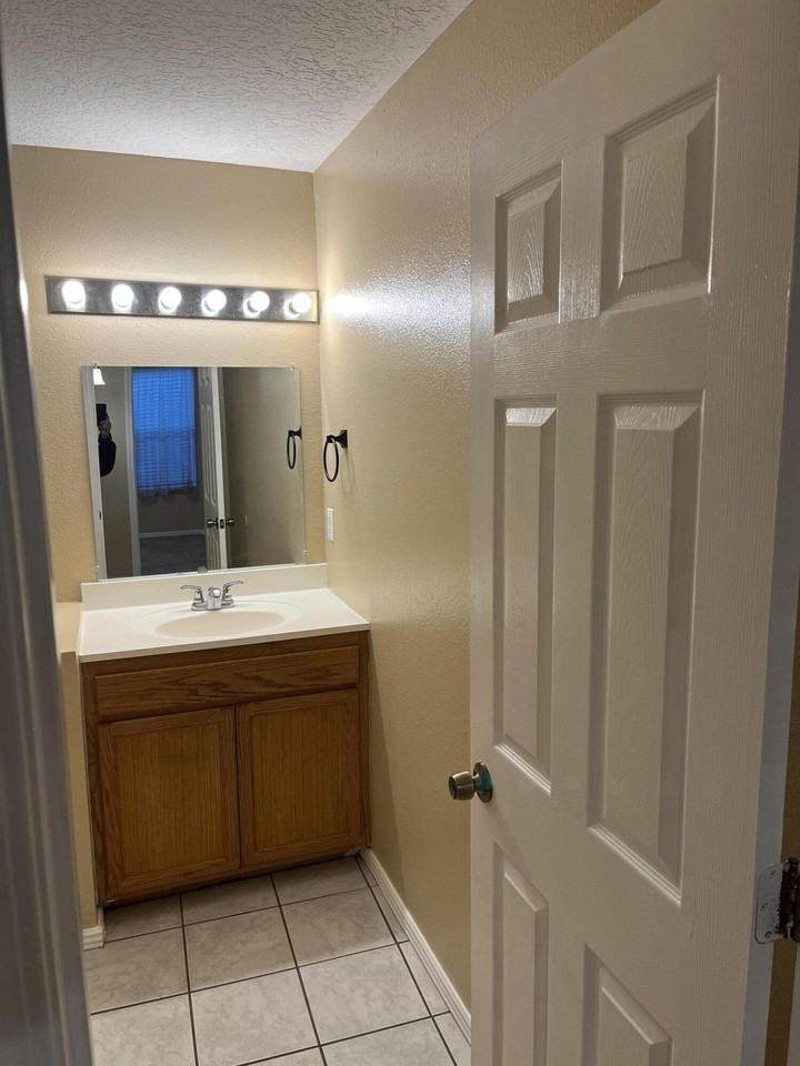 7708 Amy Marie Ct Nw - Photo 5 of 8