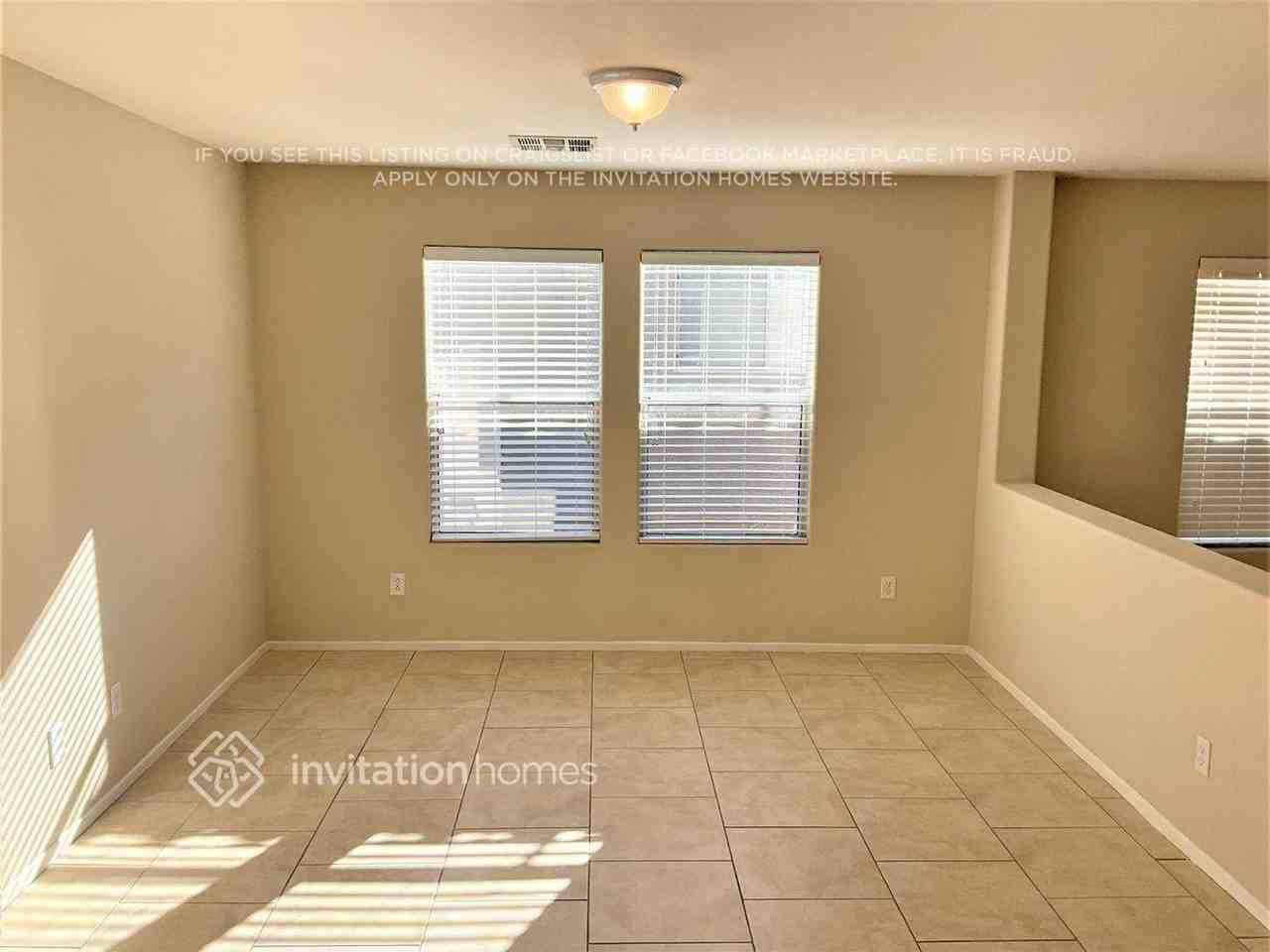 9548 Glen Iris St - Photo 4 of 17