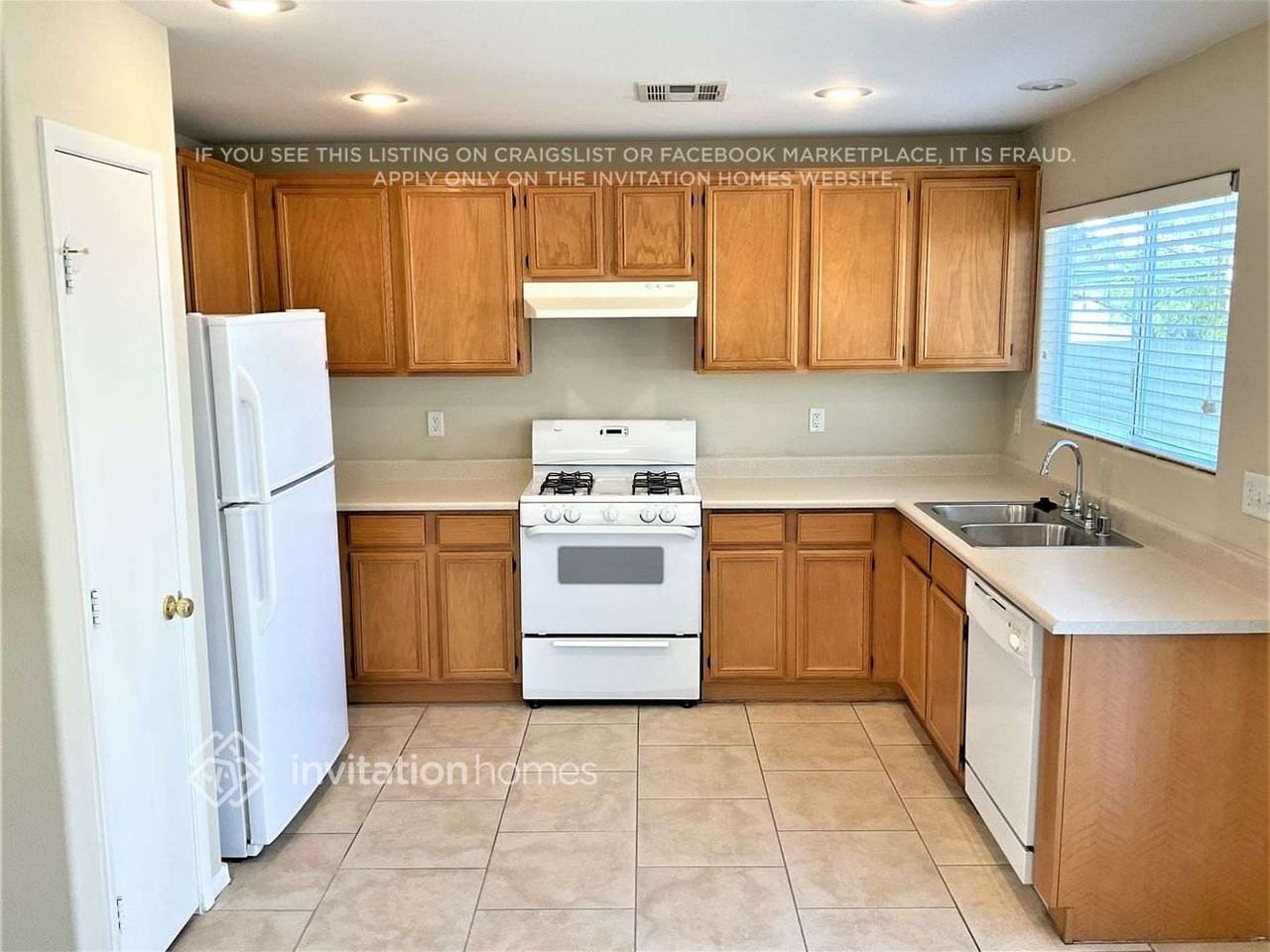 9548 Glen Iris St - Photo 6 of 17