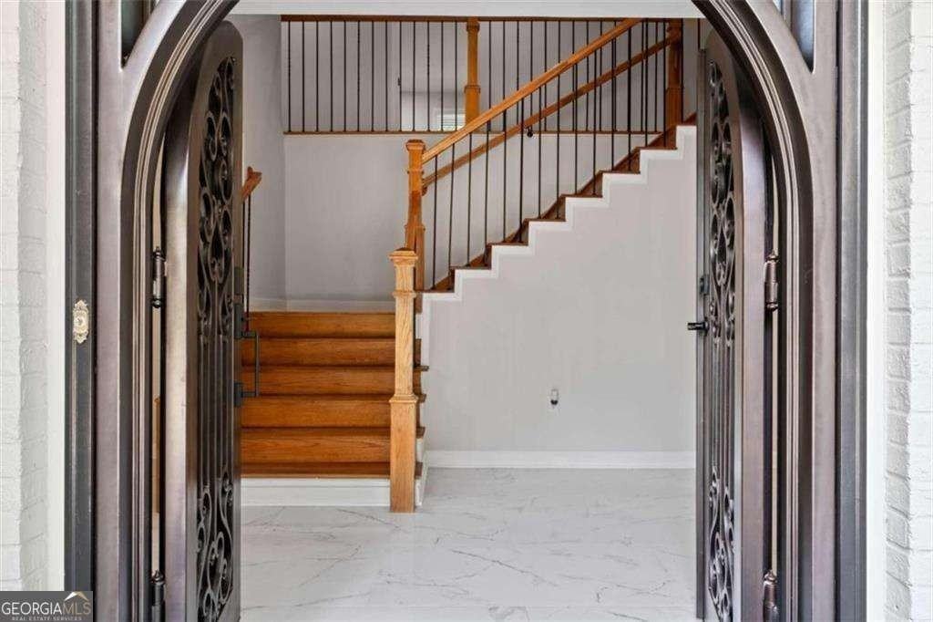 2023 Stoneleigh Dr - Photo 6 of 50