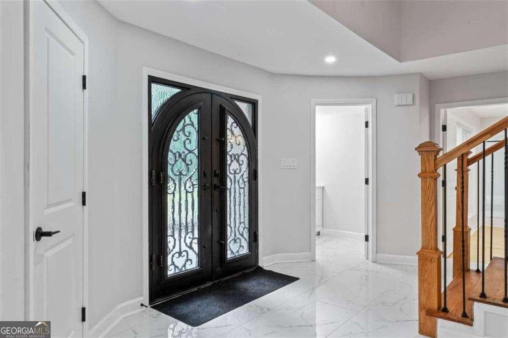 2023 Stoneleigh Dr - Photo 7 of 50