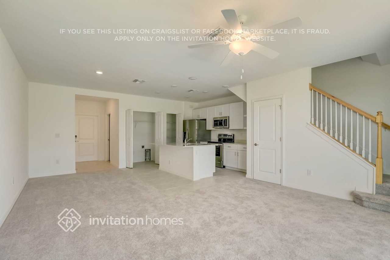 2065 E Landings Way - Photo 4 of 32