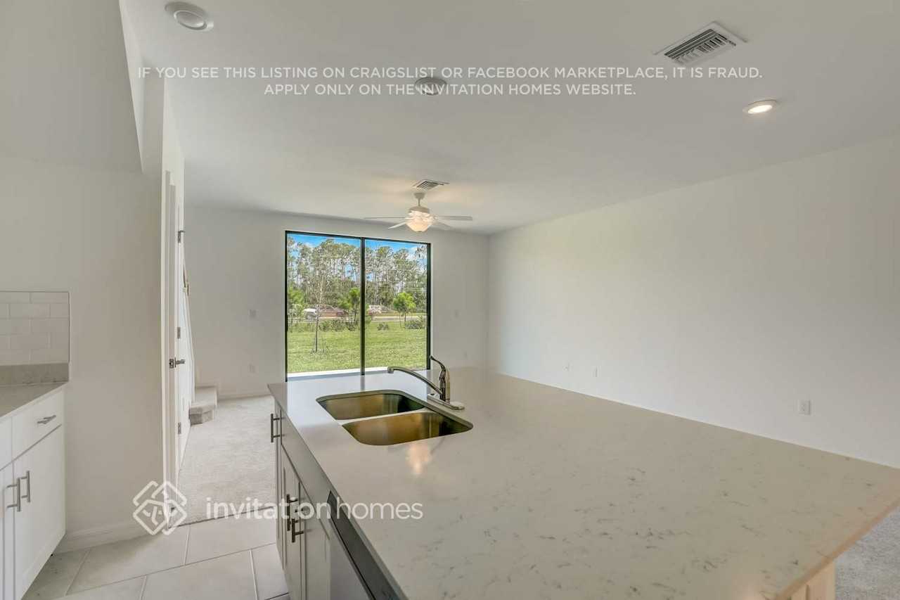 2065 E Landings Way - Photo 7 of 32