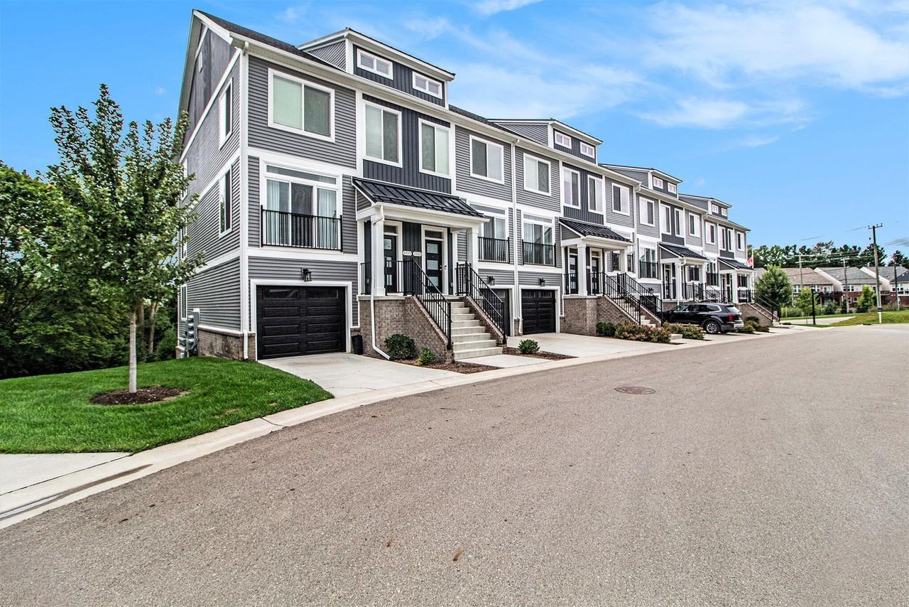 2719 Bristol Ridge Dr - Photo 2 of 30