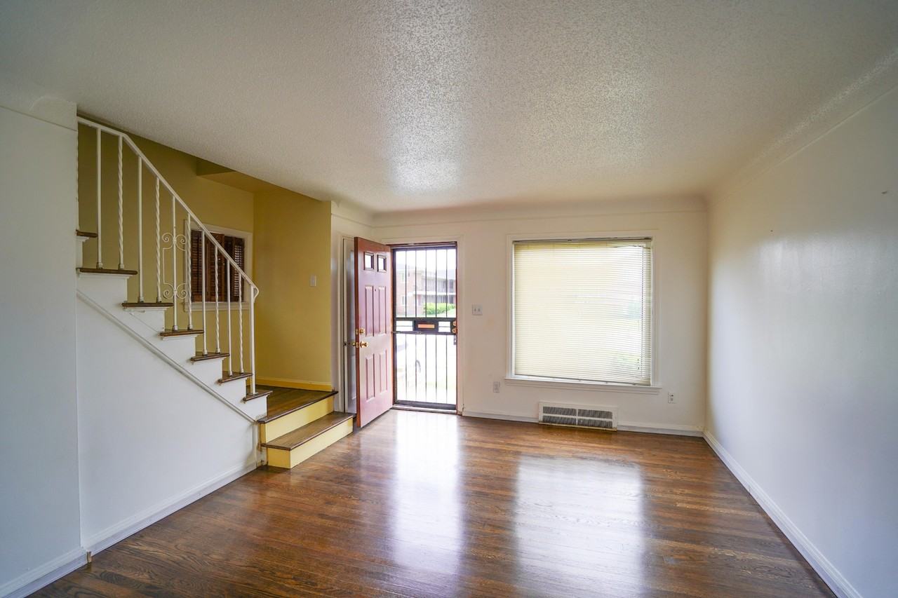 17199 Meyers Rd - Photo 5 of 10