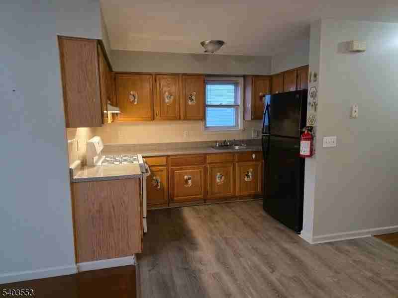 1025 Lafayette St - Photo 2 of 7