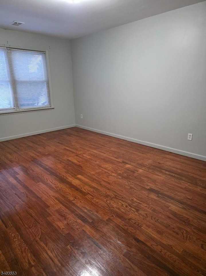 1025 Lafayette St - Photo 4 of 7