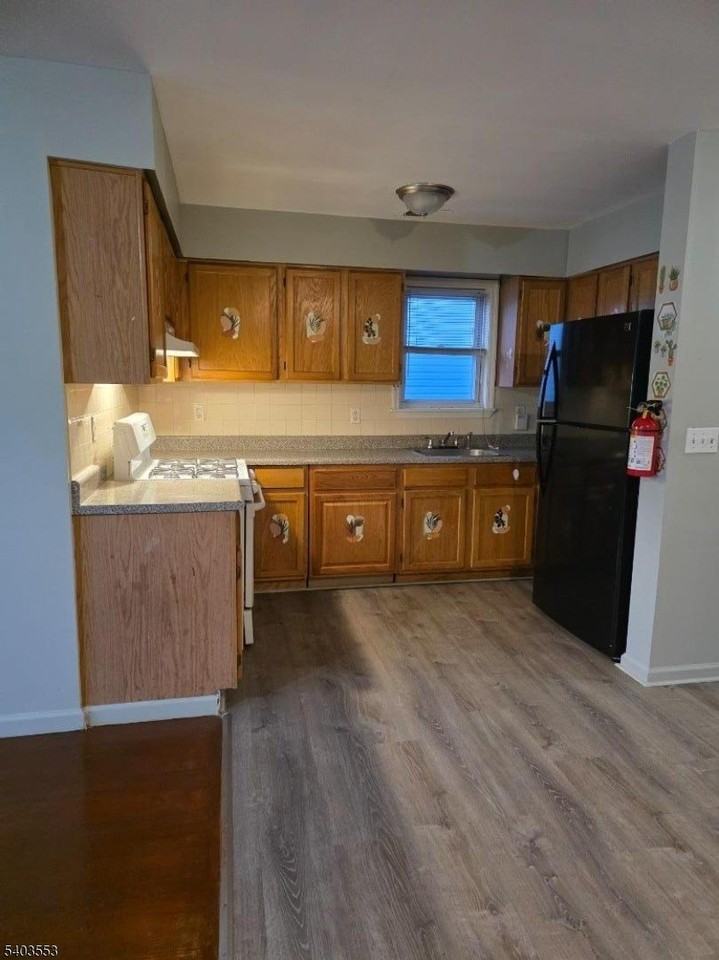 1025 Lafayette St - Photo 5 of 7