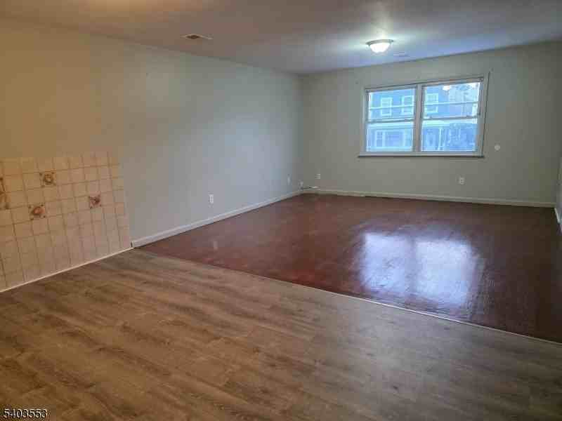 1025 Lafayette St - Photo 6 of 7