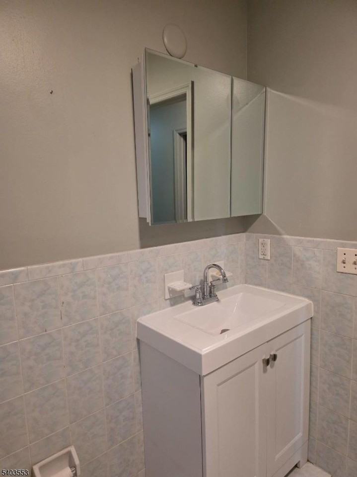 1025 Lafayette St - Photo 7 of 7