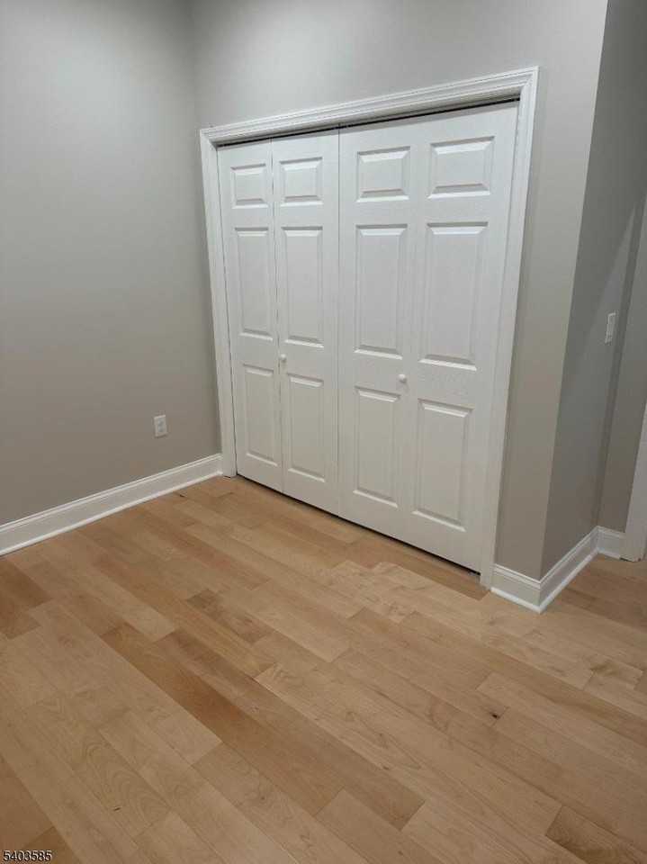 285 Weequahic Ave - Photo 7 of 8