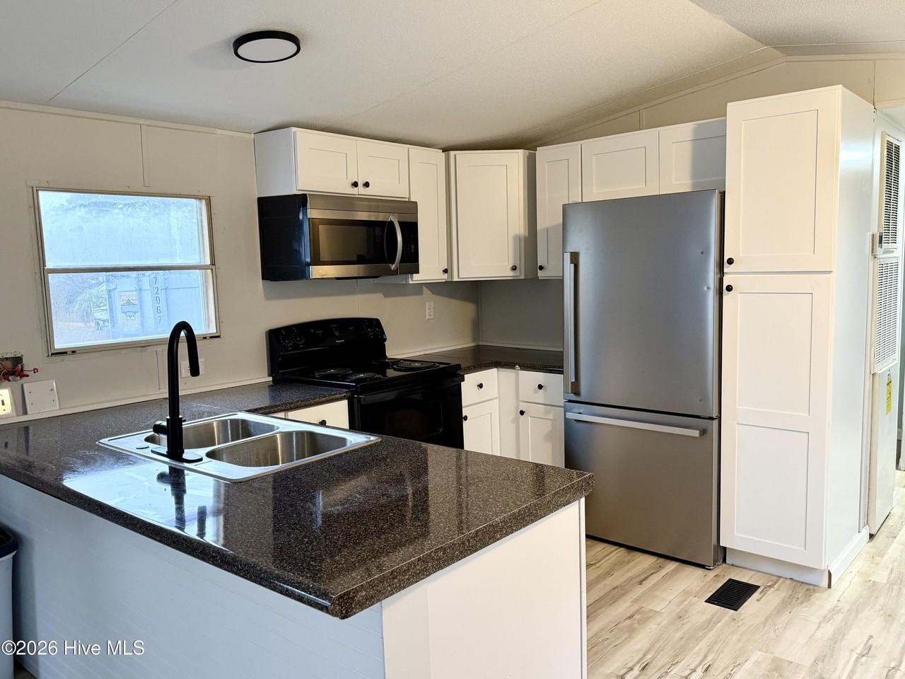 388 Kestrel Dr Sw - Photo 6 of 10