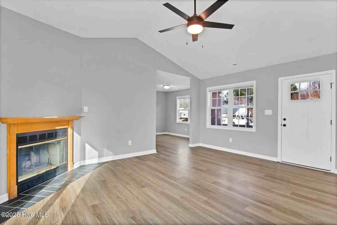 240 Parnell Rd - Photo 4 of 22