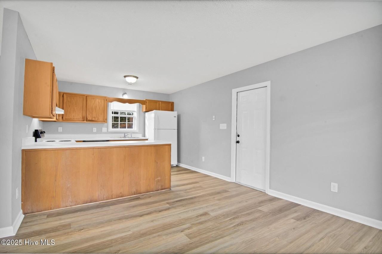 240 Parnell Rd - Photo 5 of 22